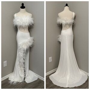 NEW JOVANI SZ 4 WHITE FEATHER CUTOUT ONE SHOULDER FORMAL EVENING GOWN